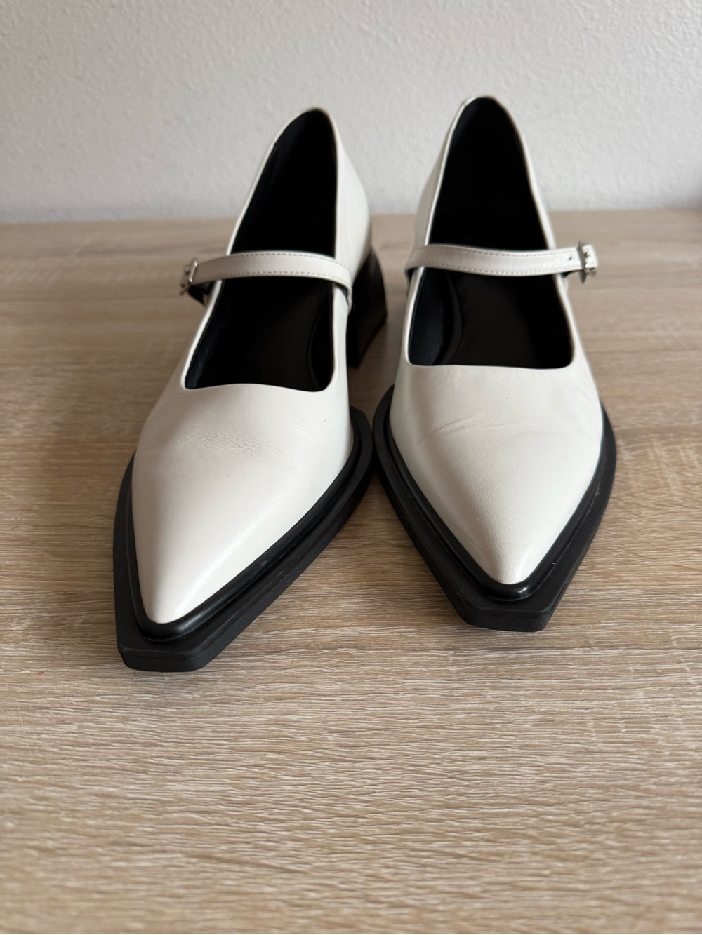 Vagabond Shoemakers Vivian white Pointed Toe Mary Jane Pump Sz 38/8 chunky heel - Picture 7 of 8